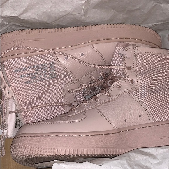 Nike - Picture 3 of 3